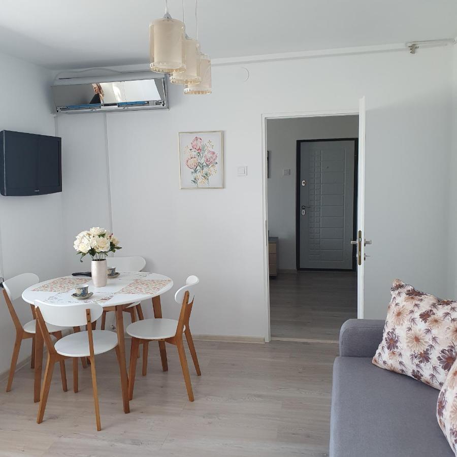 Sendy Apartment Orşova Exterior foto